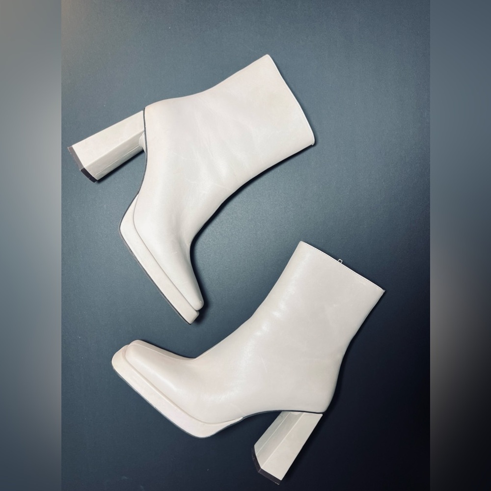 Jeffrey Cambell Maximal Lo Ivory/Cream Ankle Boots
